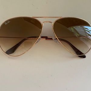 Never worn Women’s Ray Bans- Aviator Style